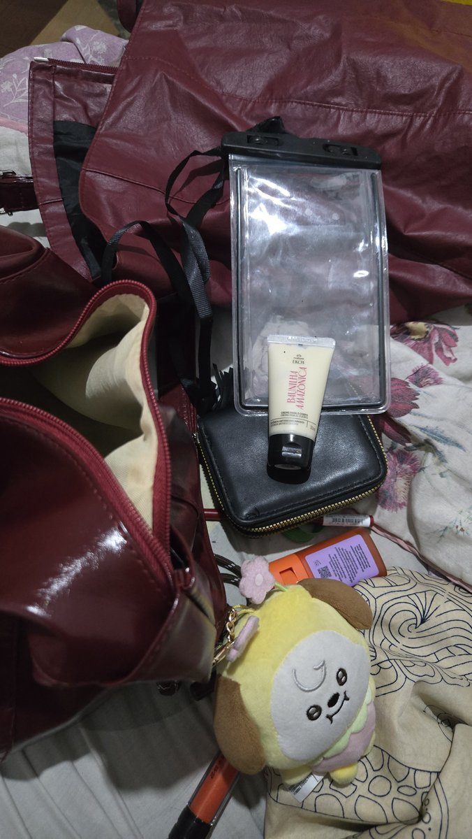 wAnnabeAnna_'s tweet photo. @naturabroficial to arrumando minha bolsa Nat!! te vejo lá!!! 🧡🧡🧡
#NaturaNoRockInRio https://t.co/L2Sq1Ck6ga