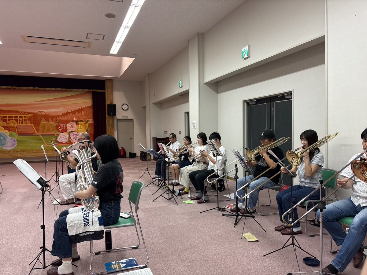 naracity1971's tweet photo. 9月の奈良市吹

秋のイベントに向けてリスタート

ちょっと懐かしい曲も合奏しましたが、やっぱりマーチは苦手？

練習見学の方も参加され、2回目の見学者は次週入団とのこと！
嬉しいですね！ https://t.co/uvzmxyFBTz