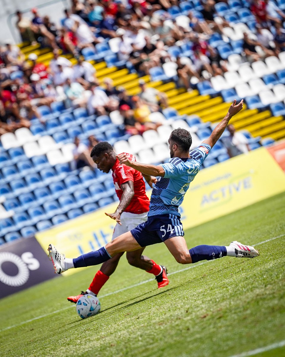CD_SantaClara's tweet photo. ⏸️ 1-0 | Manter o mesmo foco na segunda metade do jogo! 🔴⚪️ https://t.co/RBkRegGkBW