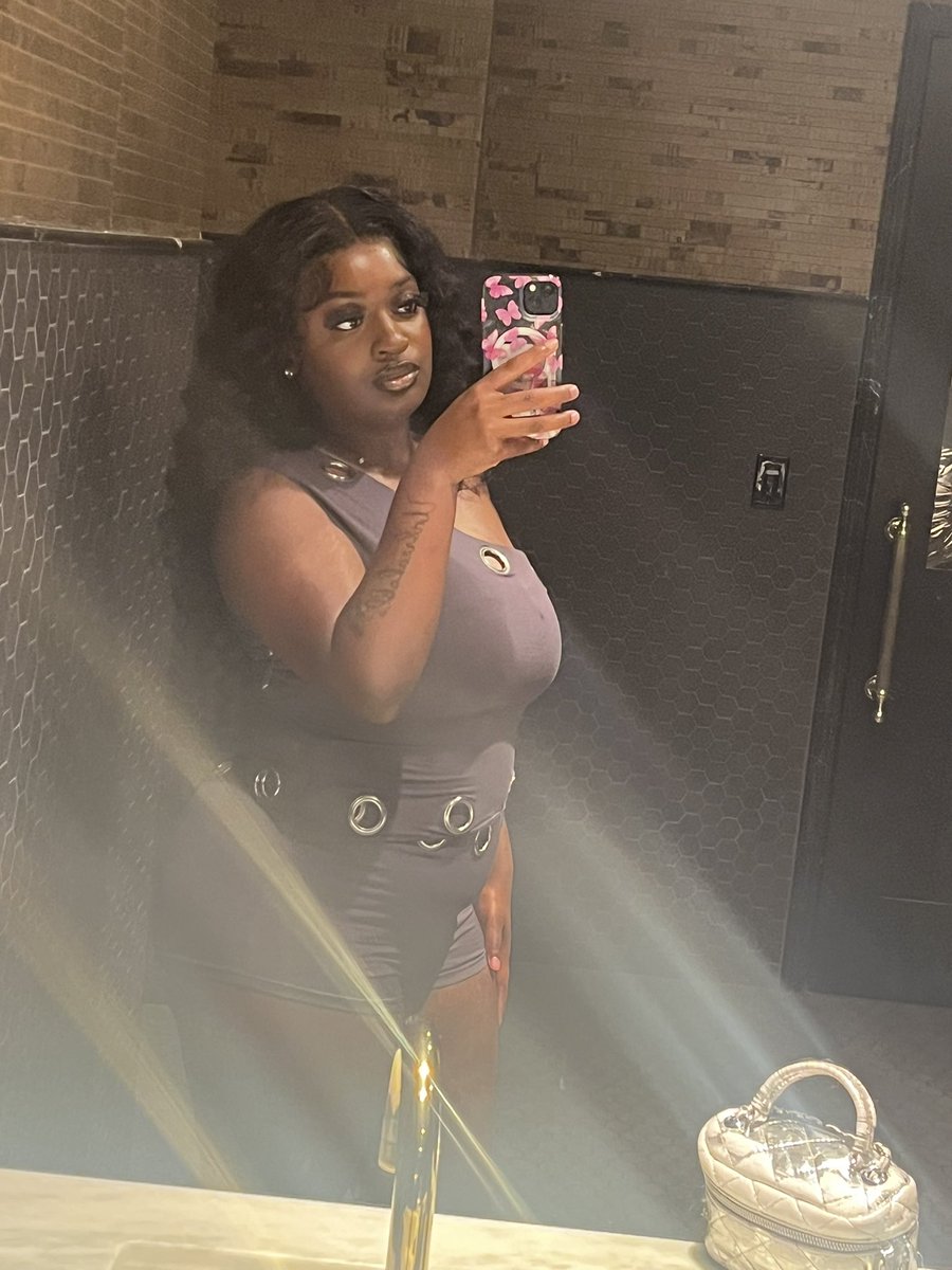 Tiyonnaa2's tweet photo. About last night 🍸💞 https://t.co/8jT6pv2jmD