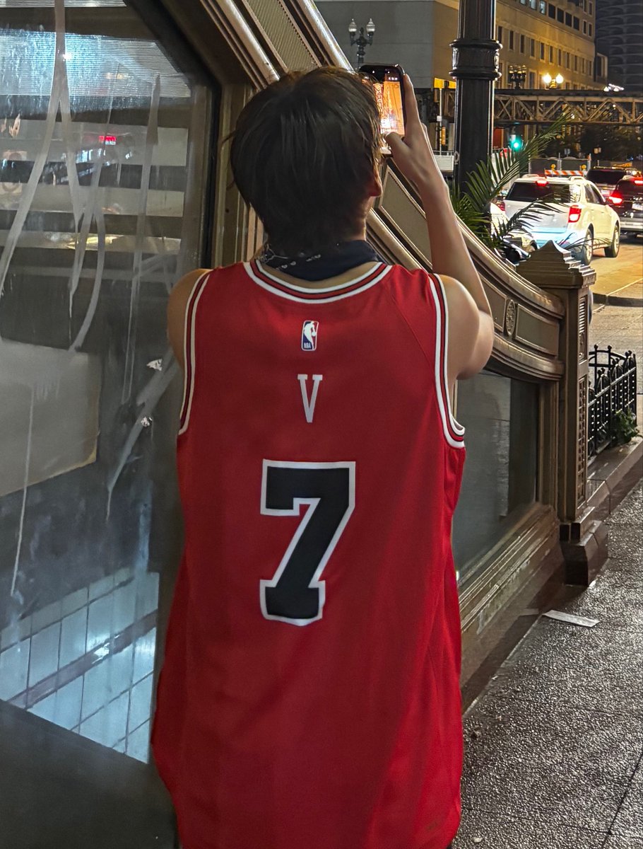 Taehyungimpact's tweet photo. how it started                      how it's going https://t.co/aQrezSiutD