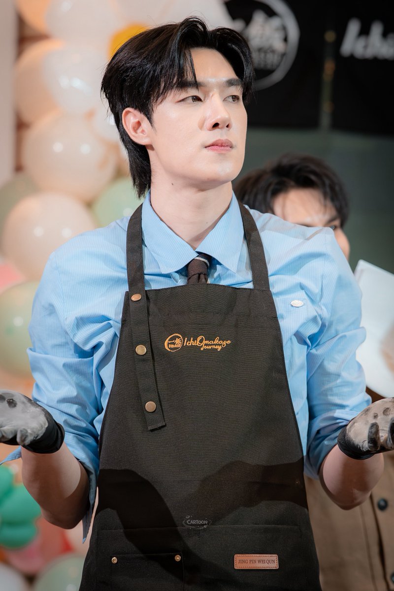 Cartoonn821's tweet photo. พี่ตี๋เป็นคนที่หน้านิ่งละดุมากนะ เข้าใจยัยเฮงไลฟ์นั้นละ …แบบพร้อมต่อยคนตลอดเวลาอะ นี่ก็ไม่รู้พี่แกคิดจะต่อยชั้นด้วยรึป่าว

#IchixTeeHeng 
#TeeBoonyakait #TeeHeng https://t.co/qF16oXVo93
