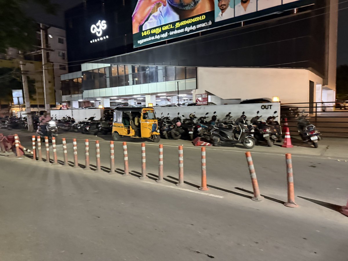 Diwiya87's tweet photo. @ChennaiTraffic Despite a no parking lot of 2 wheelers are parked outside AGS Theatre MaduravoyalThis creates a huge traffic when these people take their bikes and the next show people park their bikes. Please remove these bikes immediately and inform the AGS Theatre management https://t.co/KY2tqD6qOH