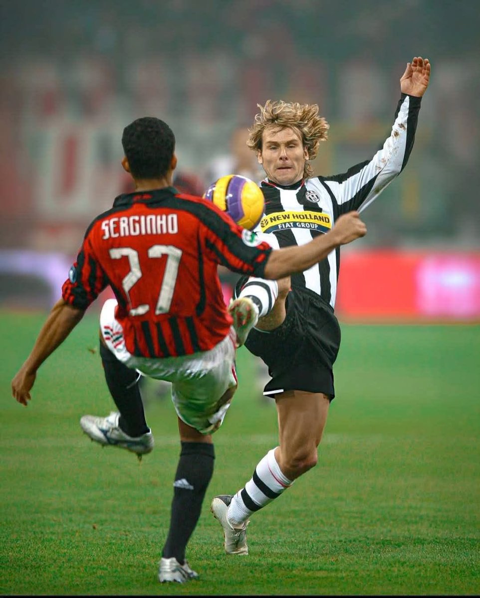 FootyTimeless's tweet photo. Serginho vs Pavel Nedvěd (2007) ⚽️🔥 https://t.co/uVarigXaFl