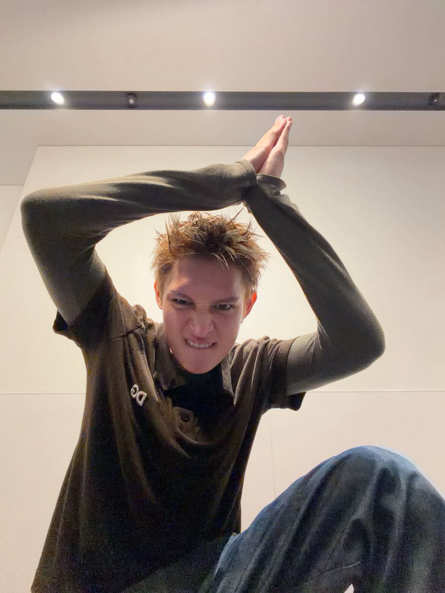eomcoertis's tweet photo. JAMES VERY LONG WEVERSE POST 🥹🥹 He wrote in japanese, korean and english 🥹😭

🦅: To everyone who jumped along with us while making eye contact 
To everyone who cheered for us until your voices went hoarse,
To everyone who danced with joy and connected with us,
To everyone who gave their all and waved their lightsticks with all their might,
To everyone who headbangged along with us,
To everyone who cheered us on with the brightest smiles in the world,
To everyone who supported us online with the greatest passion,
Thank you so much for creating unforgettable memories with us
And finally,
​To everyone who enjoyed this moment in the same space with us as fellow human beings who love music, regardless of the city or language, 
​Thank you so sooo so much.
As I said, I believe that performing is a truly vital and important part of my life.
One of the biggest reasons I love performing is that it allows me to bring smiles and happiness to all of you
Thank you for spending these 3 days in Japan with us!
🙇‍♂️🙇‍♂️🙇‍♂️🙇‍♂️

To everyone who joined us in this tour,
Thank you for joining us on CORTIS first ever tour, it's a journey that was long in some ways and short in others
Thank you
Since this was our first one, let’s keep working hard until our next tour comes around someday!!!!

To all of you guys
Thank you for joining us on this spectacular journey, we made so many amazing memories together, I truly appreciate every single one of you, cheers for our very first tour and looking forward to many more!

PUT YOUR PHONE DOWN은 정신 이지
THE PYPD JOURNEY
MAY HAVE ENDED HERE 
BUT THE PYPD SPIRIT NEVER ENDS

🙇‍♂️🙇‍♂️🙇‍♂️🙇‍♂️🙇‍♂️

#JAMES #제임스