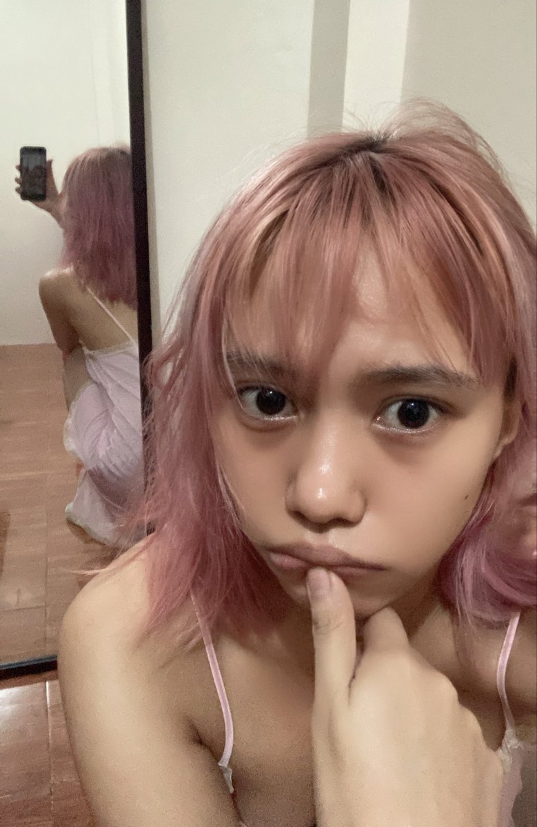 kitvskat_'s tweet photo. life beating my ass but at least i have pink hair^^ https://t.co/bJUjZJUPXB