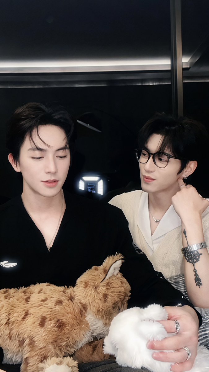 Janjiraphai's tweet photo. 🦁💛🐰 https://t.co/1LFPMis2zN