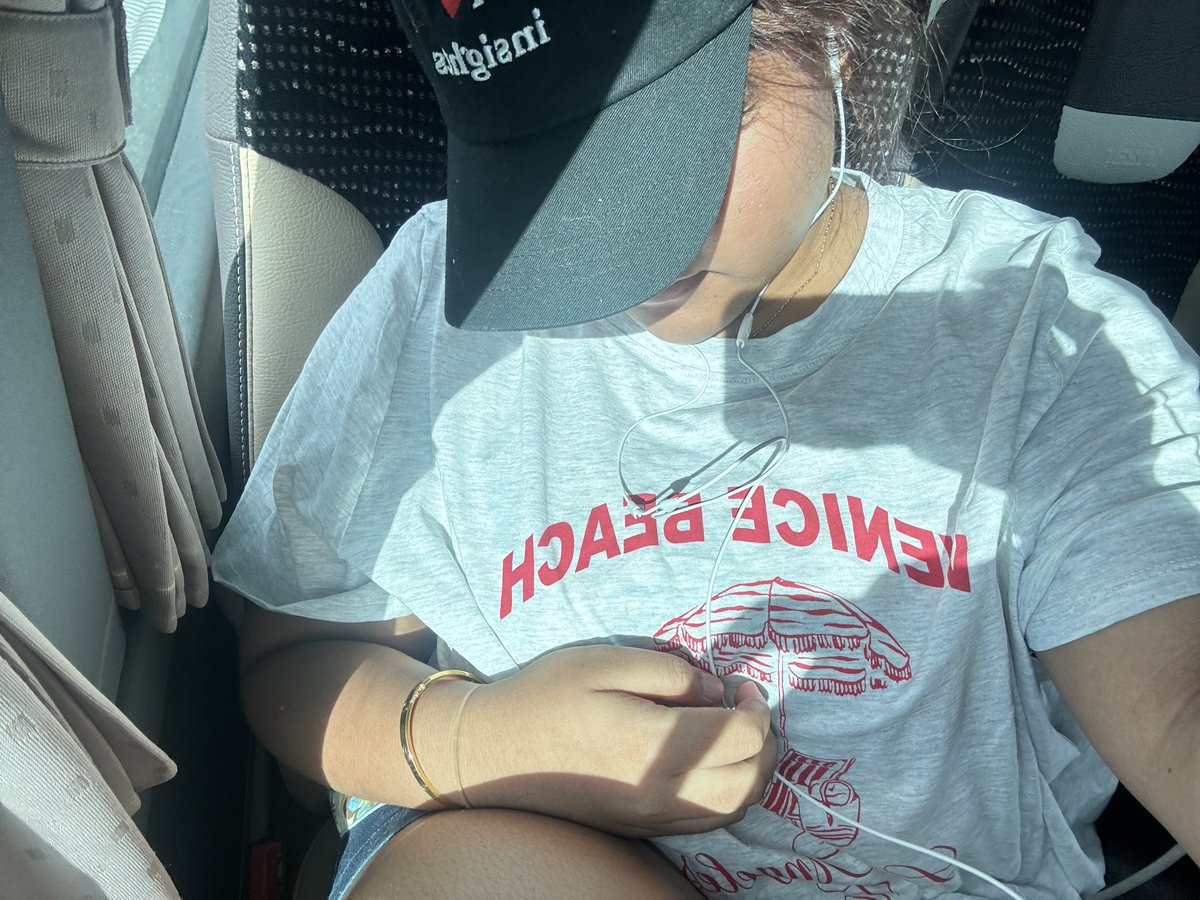 kelihnci's tweet photo. #wheretfami ? https://t.co/AJSS03zsaF