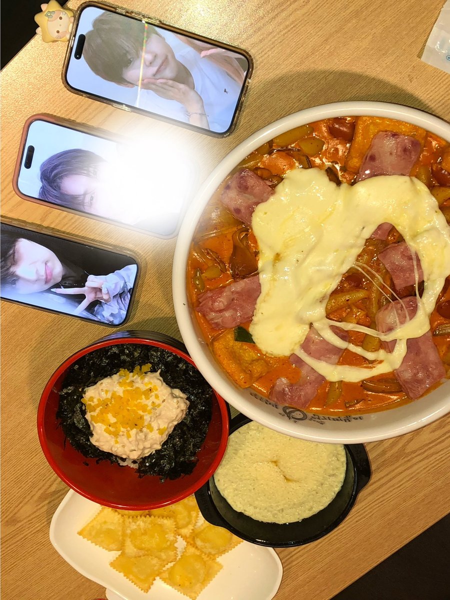 reouin's tweet photo. 🫃🫃.. 완존쏘블리 https://t.co/nbW1NVRMep