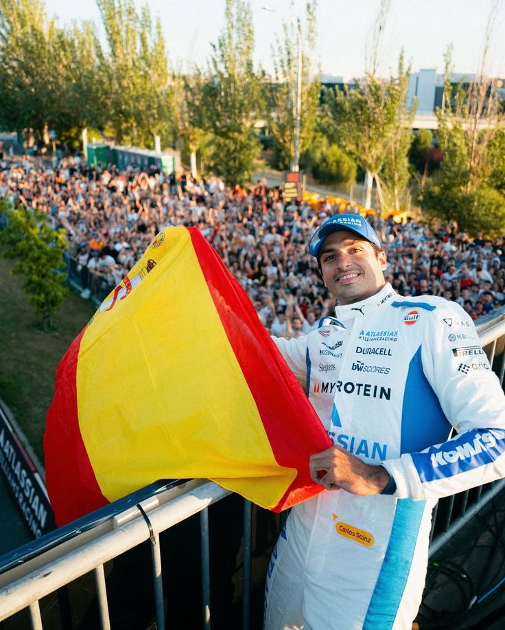 c4rlossa1nz55's tweet photo. wtv it is I’m gonna enjoy the whole Madrid GP week more than care abt what Williams has in store for Carlos (it’s useless worrying abt them with the FW48) regardless of scoring points or not it’s important for Carlos to have the best weekend at his first ever home GP!!💙🌶️ https://t.co/WrHKXvm6on