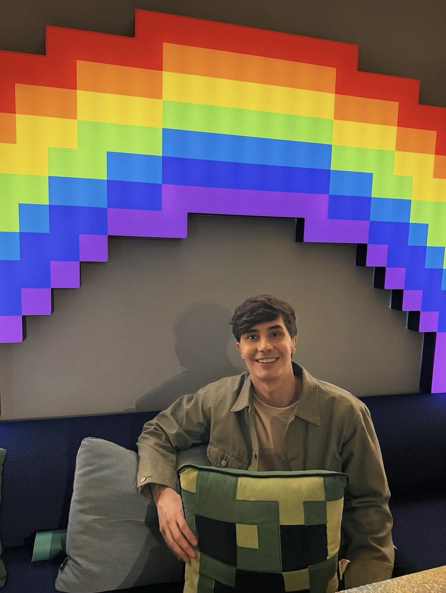 kfcduo's tweet photo. Wow happy Pride to Tazermc 😊😊😊 https://t.co/Dnkc7AC8m5