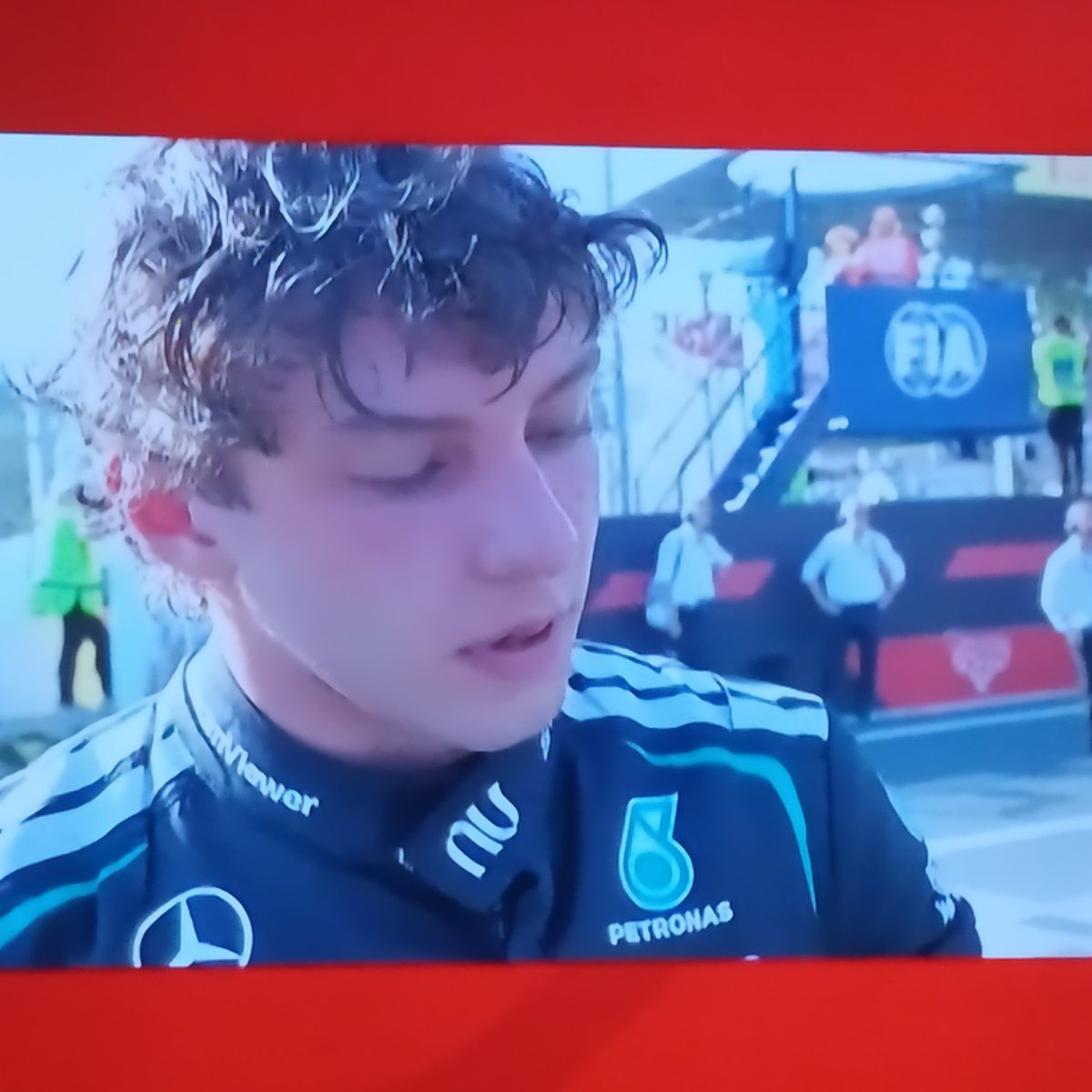 Agricolturabio1's tweet photo. Come si fa a non volergli un bene dell'anima 💚🤍❤🏁🥂
#Kimi #Antonelli 🎉🏁🥂
È immenso. 
#GPF1 Monza
Dal 19° al 1° posto 🏆🥇 https://t.co/s9XlAo5ZQb