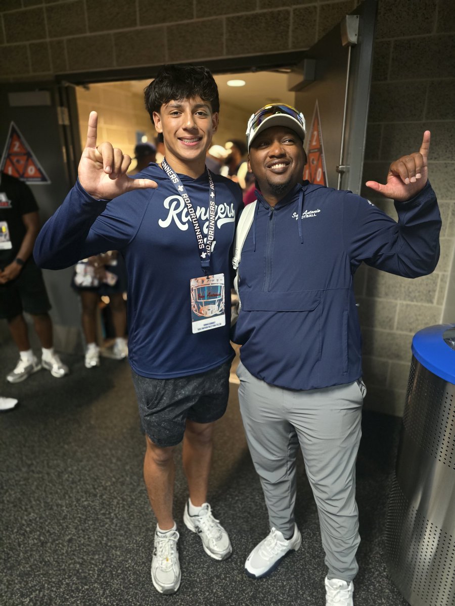 gunnar_shoquist's tweet photo. Thank you @UTSAFTBL for having me out and taking the time to speak with me! Big W to start the season! Birds Up!🤙🏼
@SV_RangerFB #MonsterTech

@CWersterfer @CoachAdkins_13 
@CoachTimYoder @Th3ShawnLewis 
@ROADS2GREATNESS @coachgscott1
@jbutler_210 @fredstewart50
@coach_drew1 @coach_tko
@BDammone @gpowersscout
@_RL_Martin @iam_alinedouard 
@sixstarfootball @PrepRedzoneTX