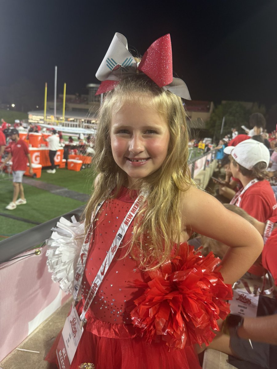 BeautyBabesBall's tweet photo. Because Sundays after a win, just feel good!

🩶🏈❤️🐺🆙🤩

#GoLobos #FootballWife #FootballFamily #FootballMom #win https://t.co/r4dFpgQrZf