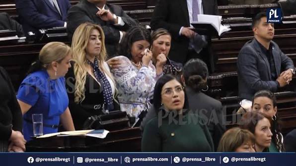 PEdgar05's tweet photo. Quiero ver si en el Congreso hay solidaridad de verdad, así como se solidarizaron con la Shirley cuando la llamaron piñatona… a ver si ahora los partidos se solidarizan con su compañero diputado y exigen la destitución de todo el comité olímpico guatemalteco, por abusivos y ladrones.