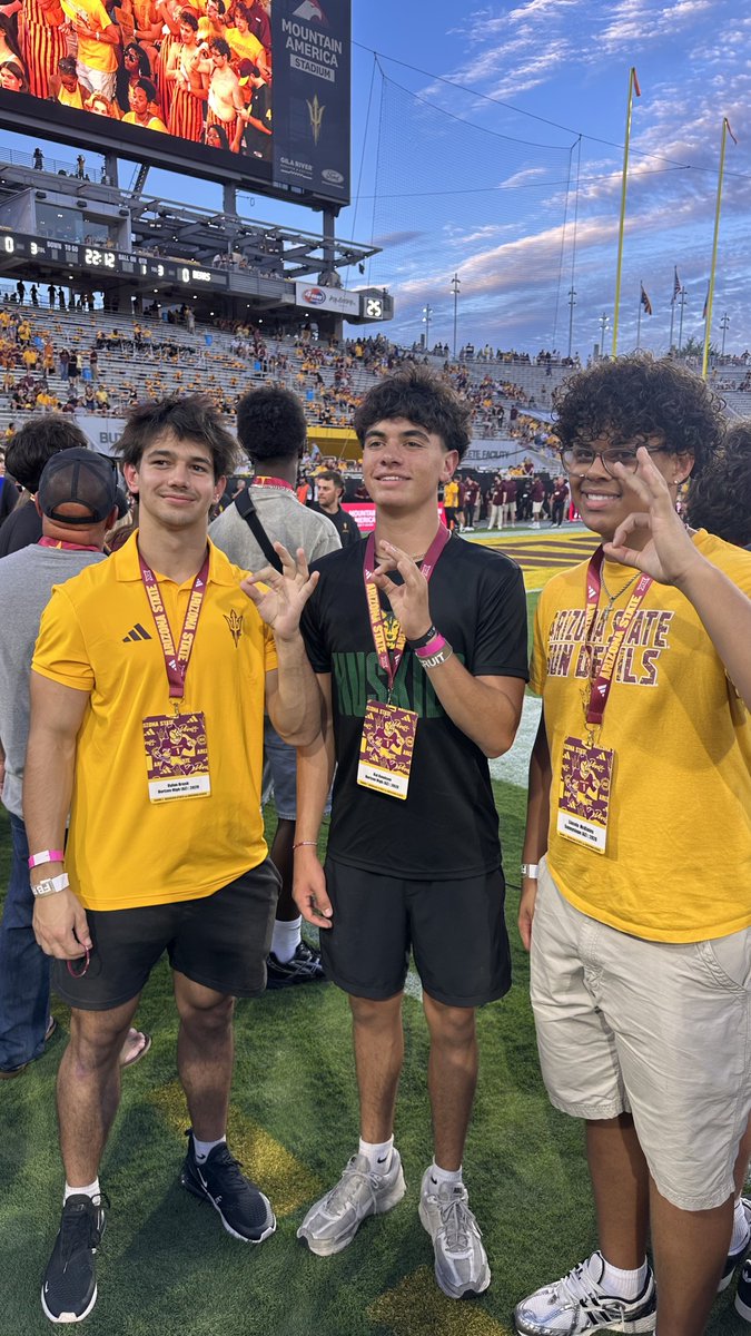 JUSTCHILLY's tweet photo. #SidelineSightings
ASU vs Morgan State

Picture courtesy of the Knudson Family

L to R
Horizon ‘29 RB Dylan Brush
Horizon ‘28 QB Kai Knudson
Sunnyslope ‘28 DL Lincoln Mckinley

Brush had 900 yards and 9 TDs as a freshman on Varsity and wasn’t even the primary ball carrier this season he is off to a hot start with 400+ yards and 8 TDs already!!

Knudson is a ‘28 that transferred and will have to wait to game 6.. But I’ve seen him play off season 7s and camps and he’s an instinctive thrower that is capable of letting his arm make the plays..

McKinley is strong with a good motor.. Very physical and impressive..