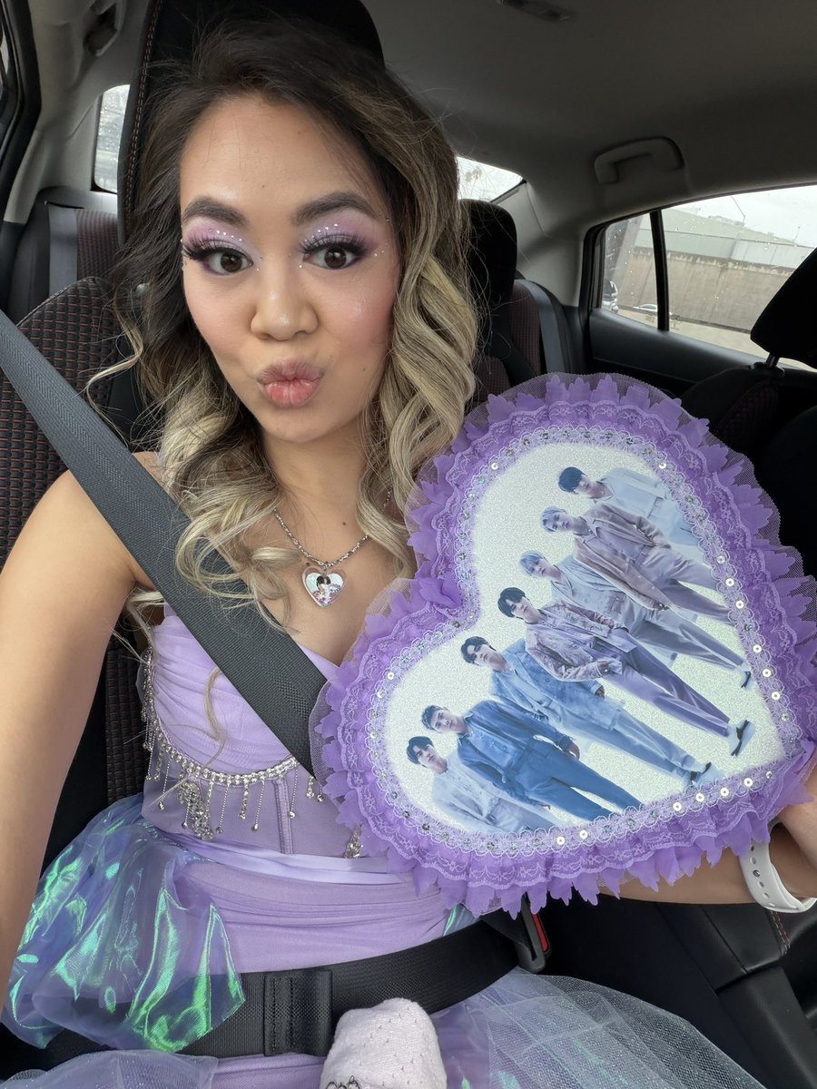 jimingly's tweet photo. this bora babe is on her way to the stadium for her final show and only SC VIP this tour 🥹💜😭 https://t.co/RdSMjXMxe3