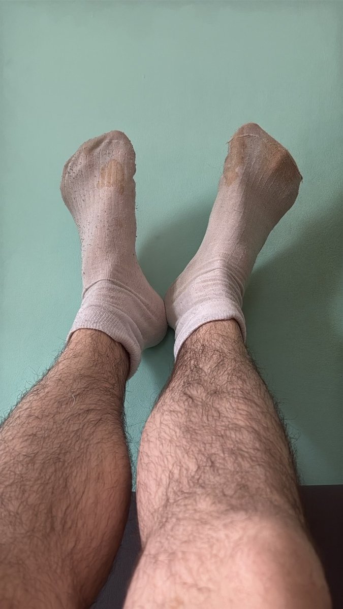 jaapetrovs's tweet photo. Oggi la palestra era chiusa e ho corso 🏃🏻‍♂️
I miei piedoni ora son sudati e puzzano parecchio. Chi mi da una rinfrescata con la lingua? 🧦🦶🏻

#Findom #FeetFindom #FootDom #FeetMaster #SweatyFeet #StinkyFeet #DirtySocks #SockWorship #LickMyFeet #PiediSudati #CalziniSudati #FindomITA https://t.co/q1itc1ZrBT