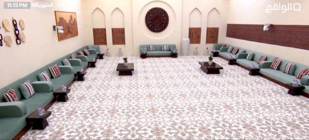 Blackynmv's tweet photo. اتخيل معاذ يدخل ويكونون حولينه ويجلس على الكرسي والاشابل واقفين جنبه الللي يهويه واللي يقهويه وبعدين تجي فقره اللعب الشمالي ومومنتات وبس https://t.co/wzMlXGjUgz