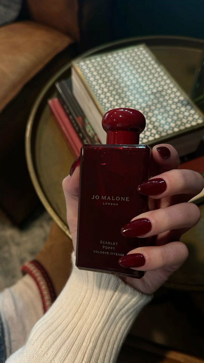 nyliava's tweet photo. i’m in love with this color https://t.co/pBIlJ1onAF