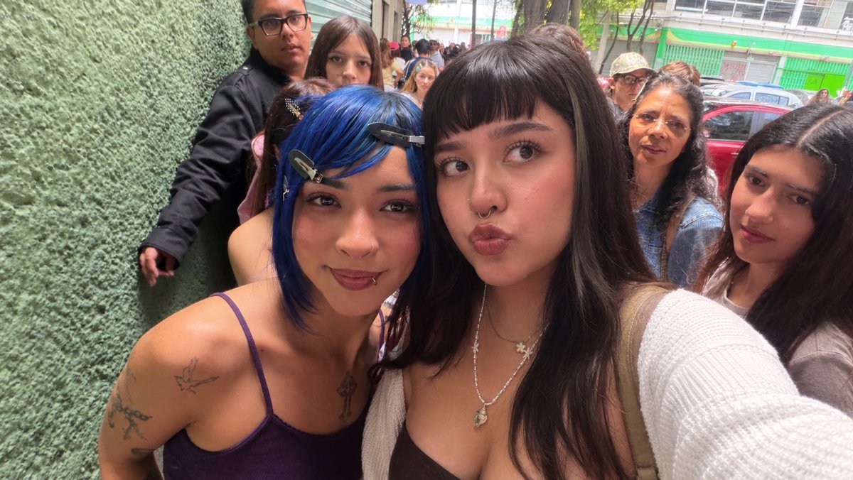 Ren_buu_'s tweet photo. TE AMO IZA TE AMO 😭💙 @izatkmmm https://t.co/sSnC7bnYKO