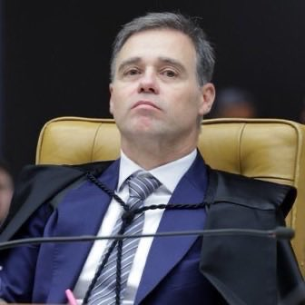 meioindep's tweet photo. 🚨ATENÇÃO: Alexandre planejou prender Mendonça no 7 de setembro, diz jornalista; plano foi impedido por Fux que disse a Fachin que isso implodiria a Corte https://t.co/U2kxacg7h1