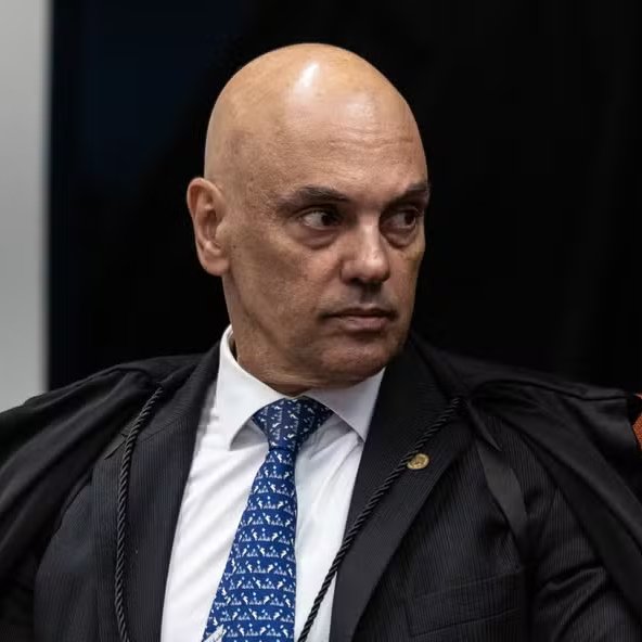 meioindep's tweet photo. 🚨ATENÇÃO: Alexandre planejou prender Mendonça no 7 de setembro, diz jornalista; plano foi impedido por Fux que disse a Fachin que isso implodiria a Corte https://t.co/U2kxacg7h1
