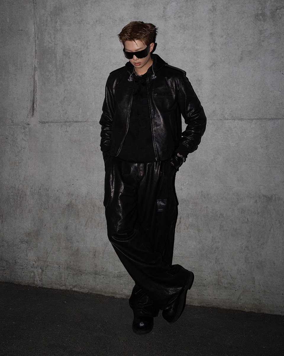RMloveBASE's tweet photo. Namjoon RM 
#RM_TAKES_OVER_SOFI #RM_INGLEWOOD_ON_FIRE #RM_PERFORMANCE_KING https://t.co/6cAUSxFqRe