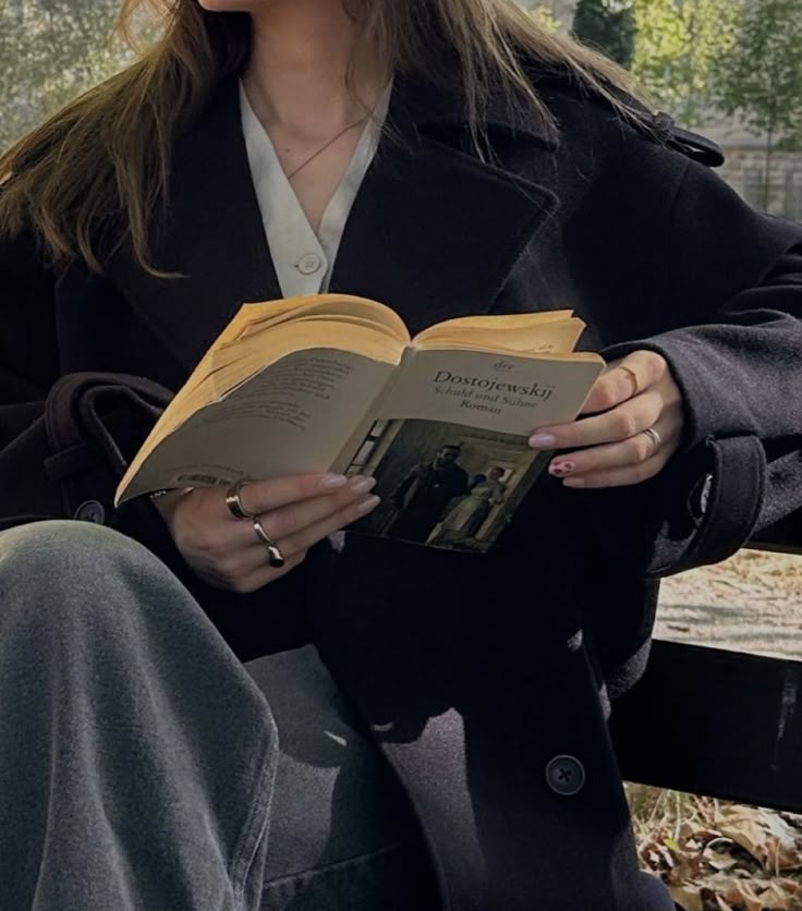 geniuswomanvibe's tweet photo. i'm just a book girl 📚 https://t.co/oDNK8SrOcp