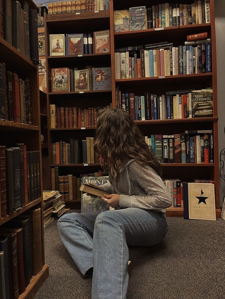 geniuswomanvibe's tweet photo. i'm just a book girl 📚 https://t.co/oDNK8SrOcp