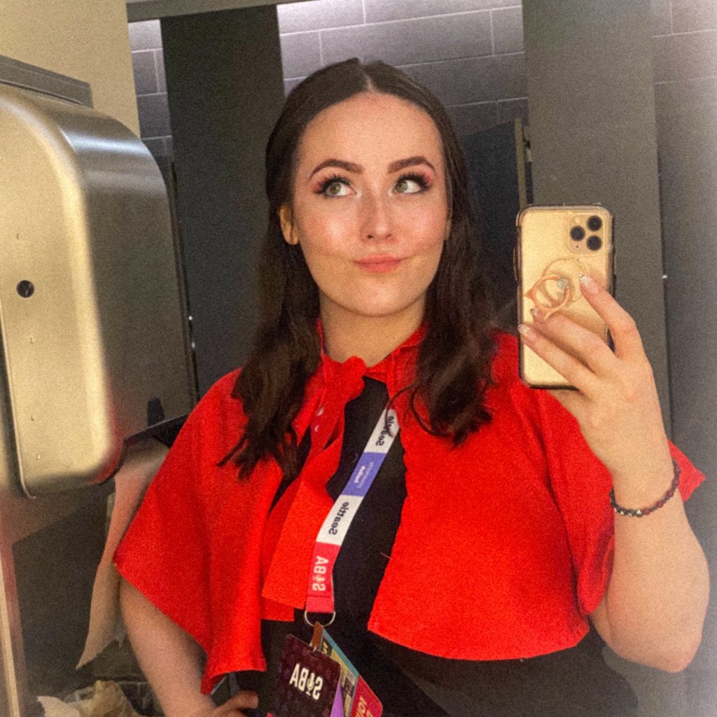 alynni8's tweet photo. PAX West Sunday โก my favorite day of the weekend.
hair + makeup done, badges multiplying, red cape on, and back into the Seattle convention chaos we go.
come say hi if you see me โก
#PAXWest #PAXWest2026 #SeattleCreator #SeattleStreamer #SmallStreamer #TwitchStreamer https://t.co/yuGFO7jmlV