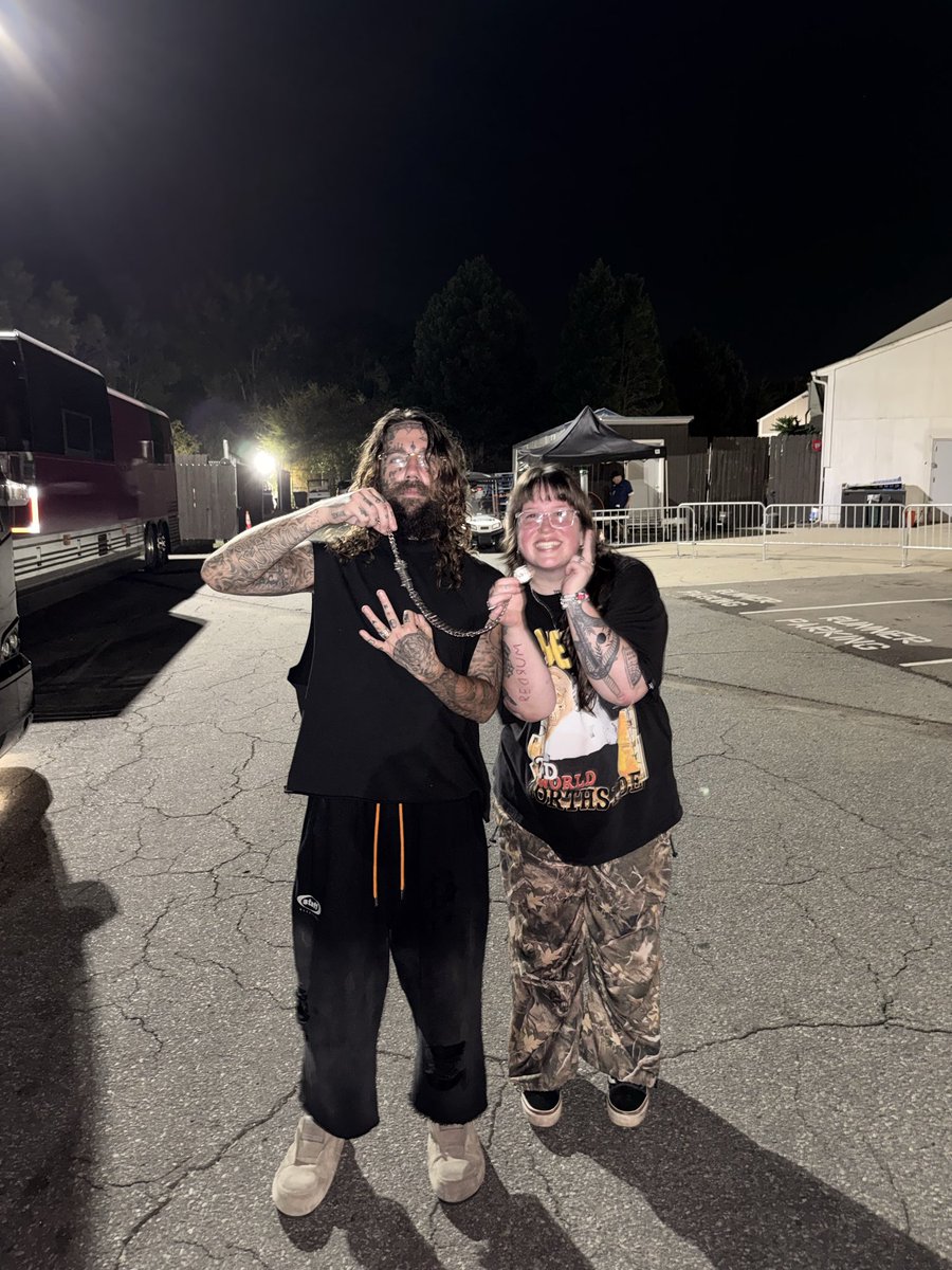 WETTOinthatTRX's tweet photo. finally met my internet friend irl https://t.co/WORIEndYxl