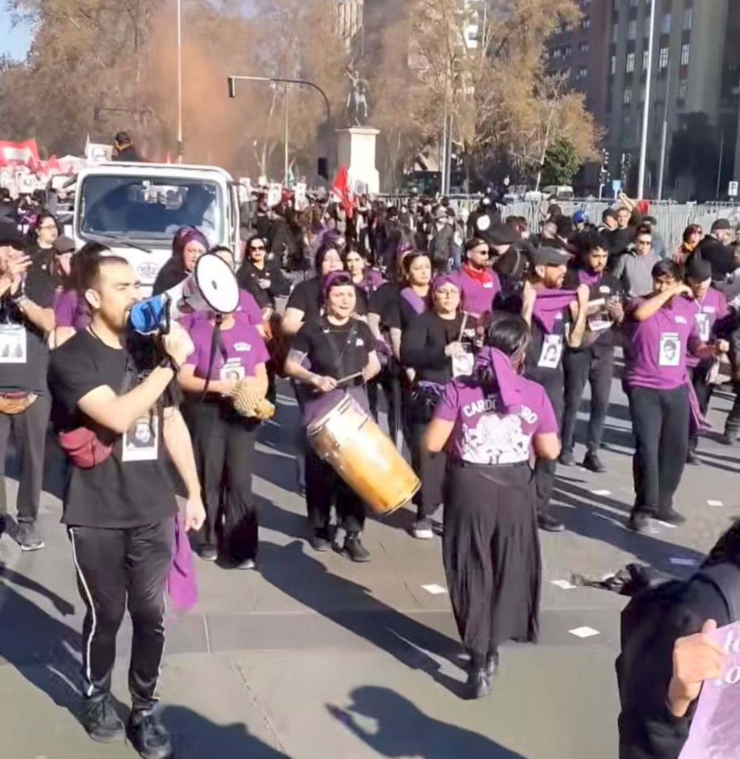 esilvacuadra's tweet photo. A 53 años del golpe de Estado, marchamos junto a las organizaciones de DD.HH. en homenaje a las víctimas y detenidos desaparecidos. Memoria, verdad y justicia siguen siendo irrenunciables.

Una vez más, la romería fue ferozmente reprimida. ¡No a la impunidad ni a la represión! https://t.co/mA1k5mUJnx