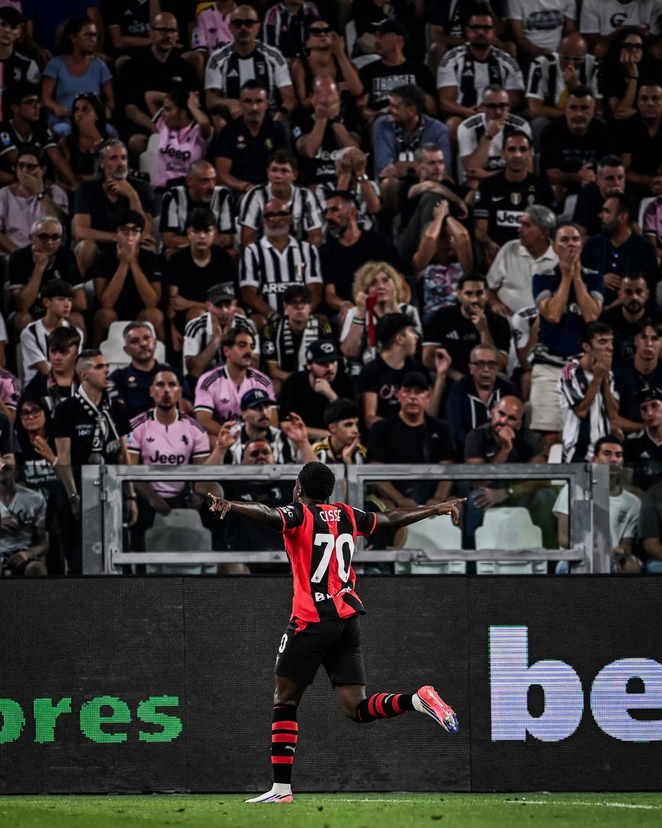 brfootball's tweet photo. Alphadjo Cisse scores AC Milan's first league goal vs. Juventus in over three years 😲 https://t.co/rGZI5107De