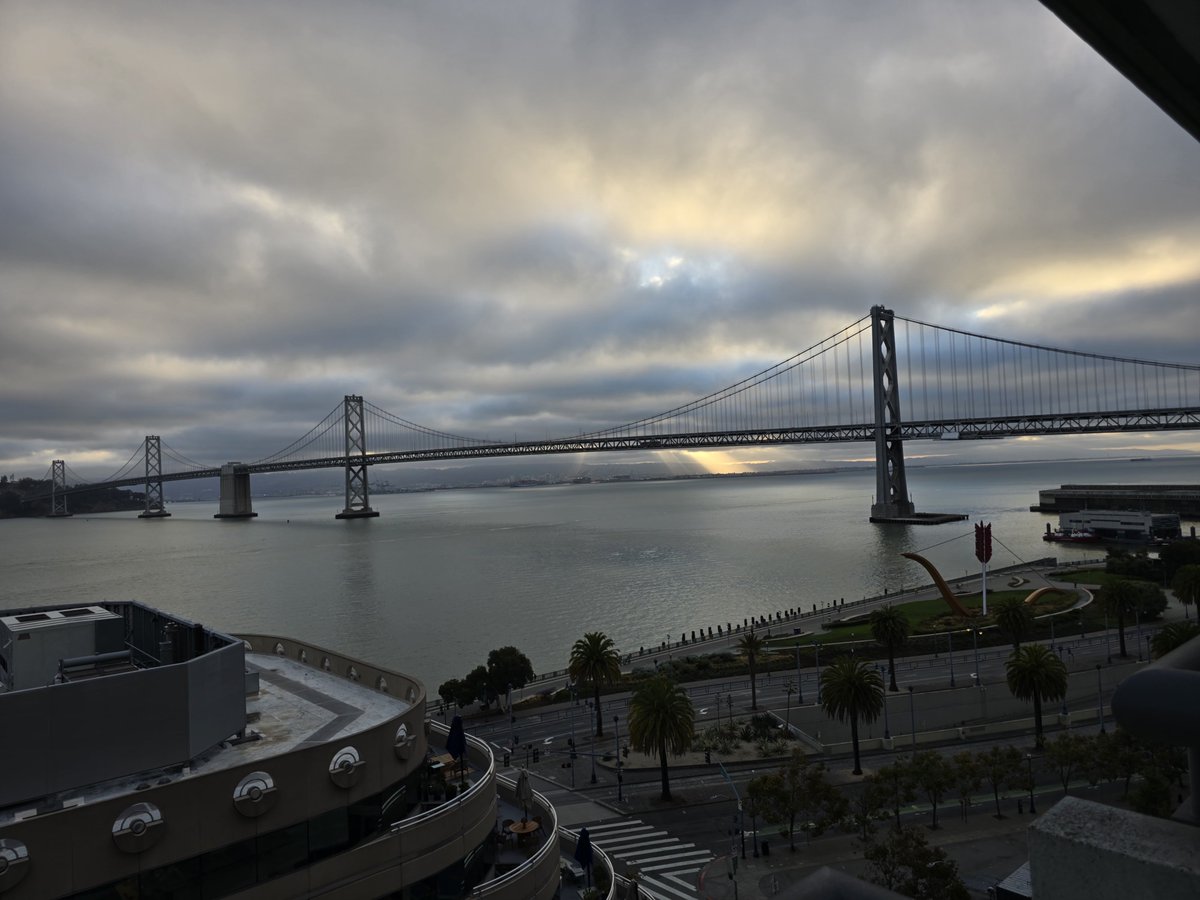 leapinghong's tweet photo. better bridge https://t.co/LSF1ku0H3b