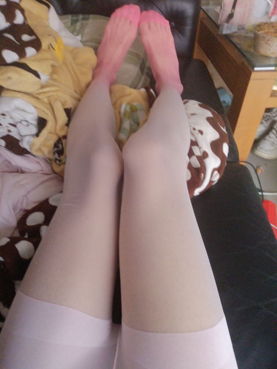 LXnqkl's tweet photo. 水蜜桃味的雪糕😜#男娘 #足控 #恋足癖 https://t.co/2SxI8uPXch