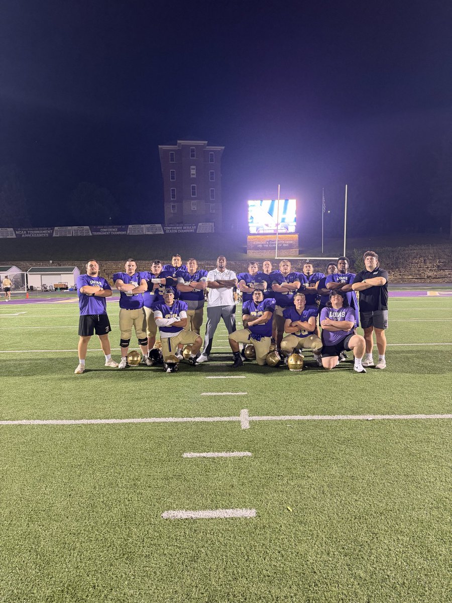 CoachMDoom's tweet photo. 1-0 a great start to the season. 
 Proud of these guys! 
#FlyWithUs #RockBowlTough https://t.co/Bns0sJkNo9