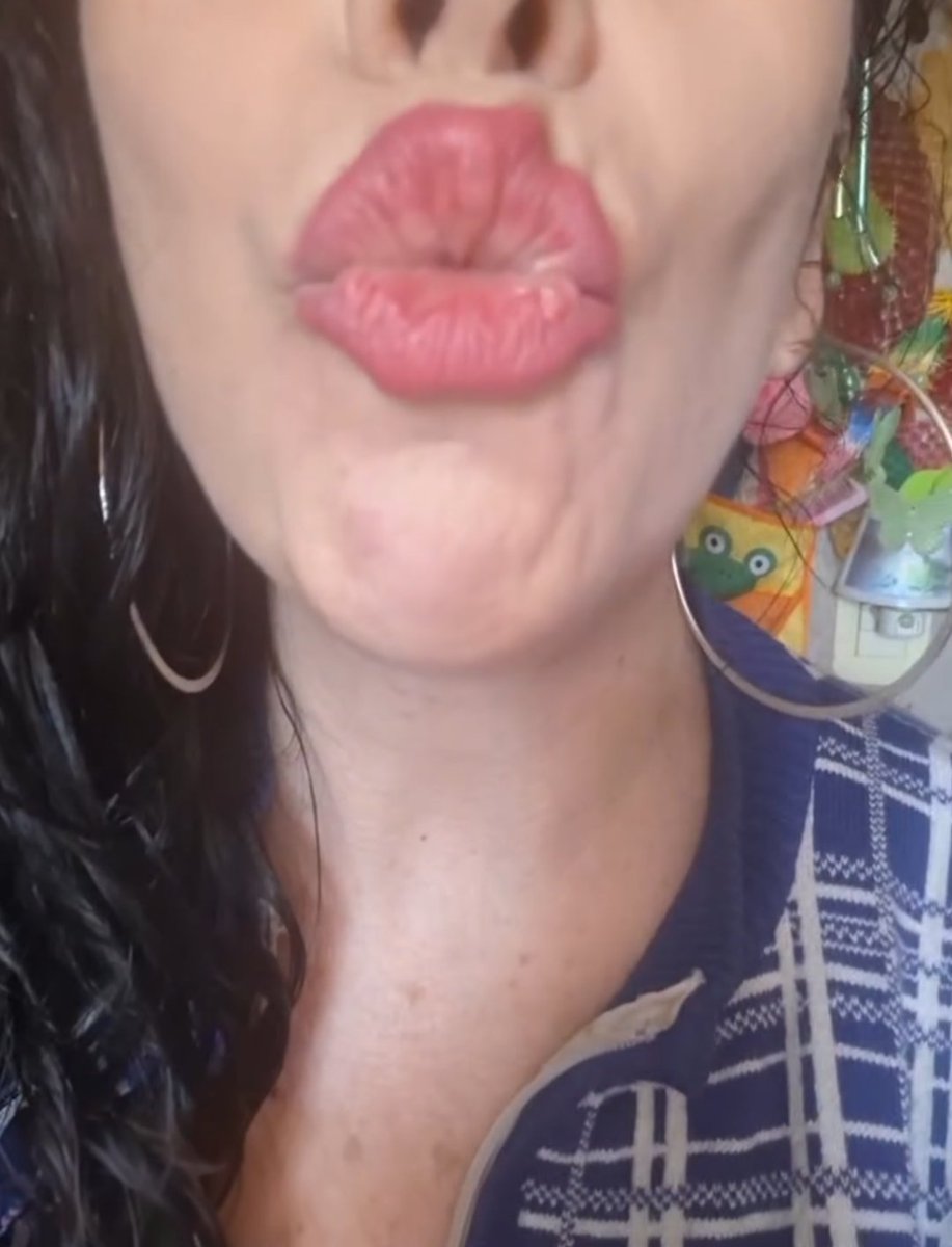 fernanda_kly's tweet photo. ¿Vas a seguir mirando o te vas a acercar?
#Domingo #BuenasTardes #BoaTarde #Kiss #foto https://t.co/1FbewPe23O