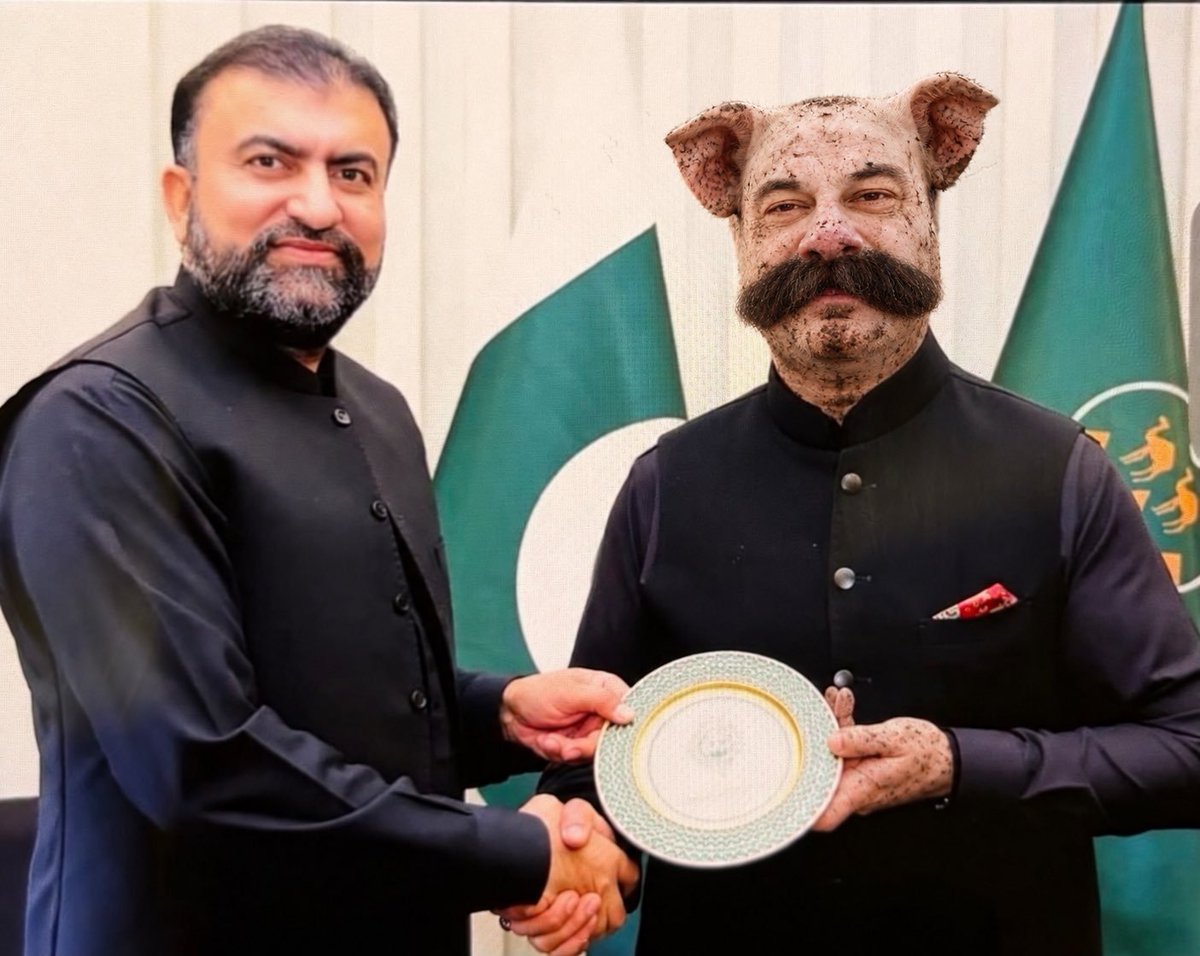 Imamdeenai's tweet photo. فوج کے دو دگڑ دلے۔ 
ڈرٹی ہیری اور چوہدری سرفراز بگٹی 
ان دونوں کا باپ ایک نہیں 
      ماں نیک نہیں https://t.co/Vx1foHj838