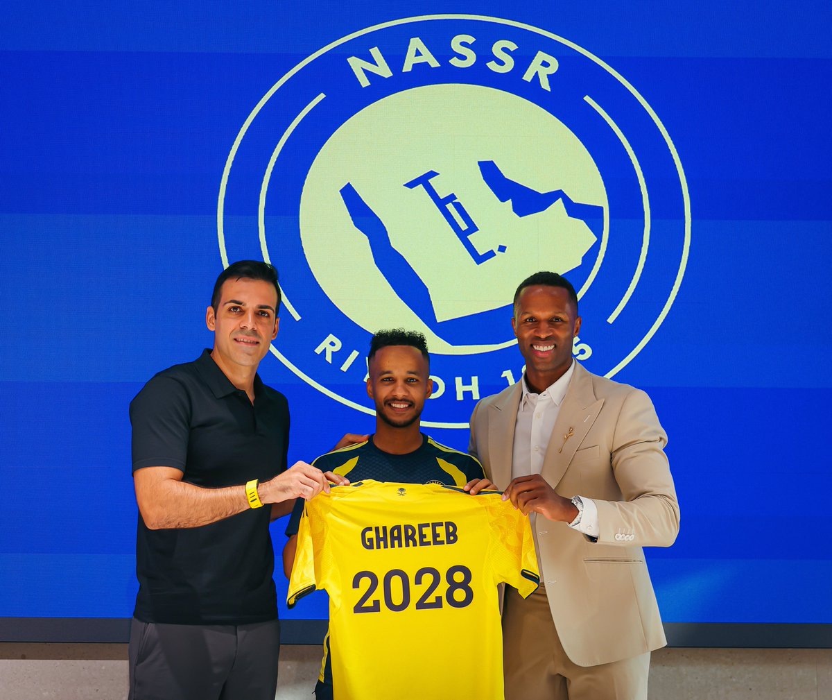 AlNassrFC_EN's tweet photo. Abdulrahman Ghareeb continues with AlNassr ✨
The club has renewed his contract through 2028 ✍️

Wishing him every success in the next chapter 💛 https://t.co/h9upPi0f6l