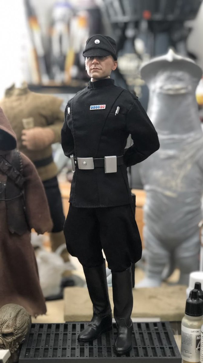 CleberTREZENTOS's tweet photo. @nicksortor Bem parecido com os uniformes do Império de Star Wars 🤣 https://t.co/9ybfmoao98