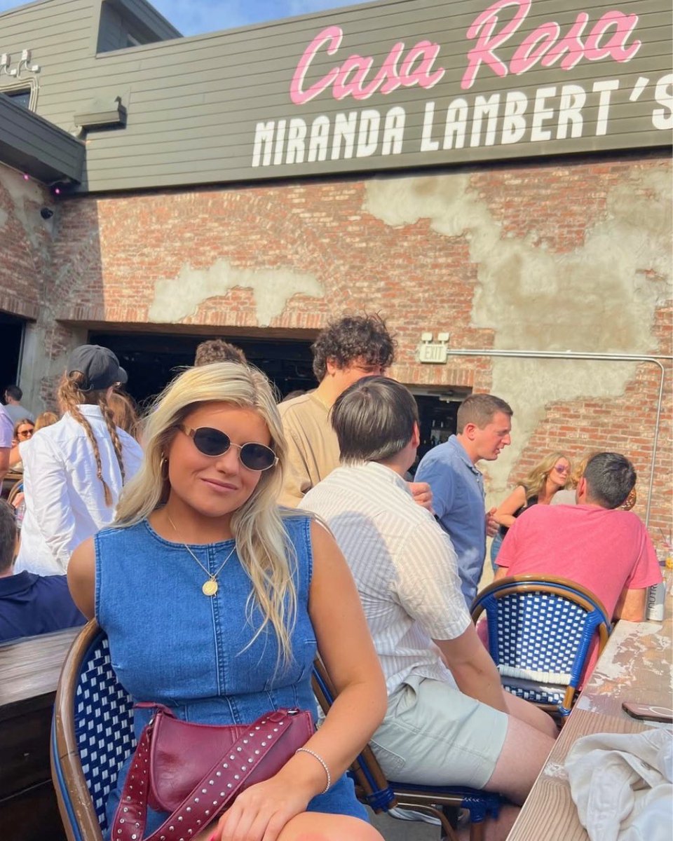 CasaRosaNash's tweet photo. Summer is still in session☀️Meet us on the rooftop, we'll have a frozen marg waiting for you😋🍹 #CasaRosa https://t.co/oqRliTS0pX