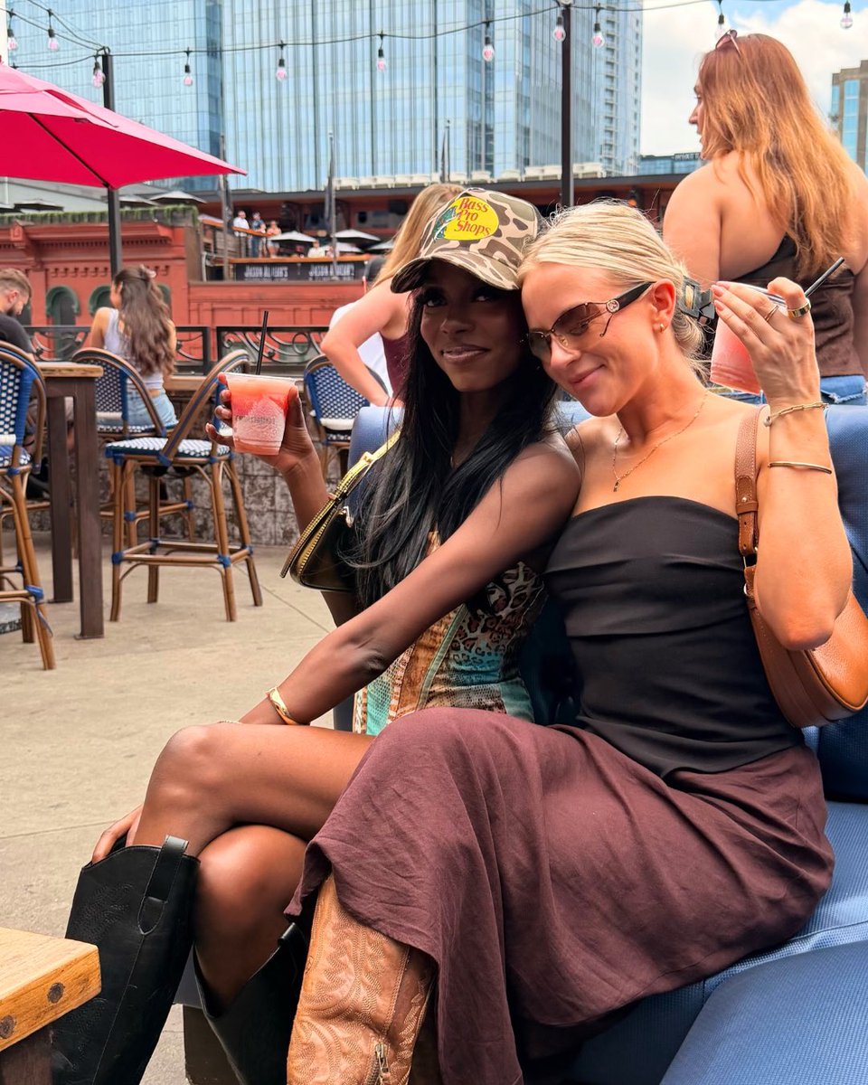 CasaRosaNash's tweet photo. Summer is still in session☀️Meet us on the rooftop, we'll have a frozen marg waiting for you😋🍹 #CasaRosa https://t.co/oqRliTS0pX