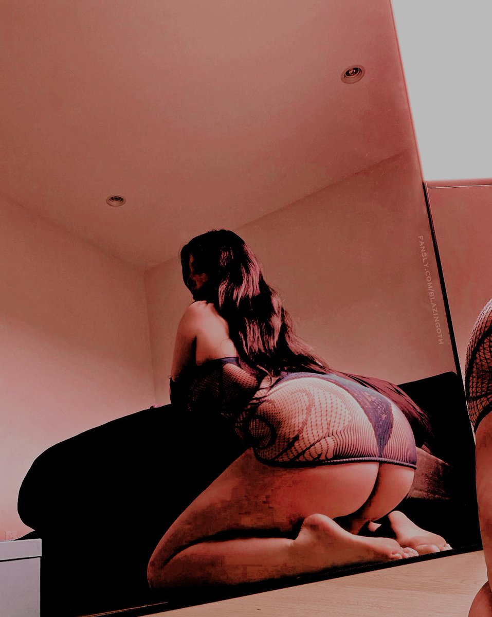 RAREXWITCH's tweet photo. 𓏵 : ♰ 𓈒 *     new update.

No conviene enojar a la bruja romaní cuando despertó de mal humor. Puede aplastar al lector con su «gran» poder. https://t.co/UBtkEC0yxi