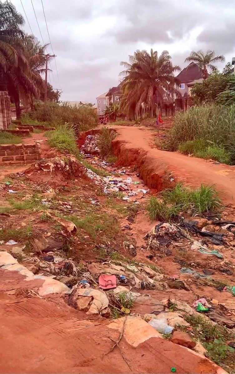 EngrFizu's tweet photo. @Hope_Uzodimma1 @OfficialAPCNg @officialABAT @GovtOfImoState @nentawe1 Renew Akwakuma junction to Hadel junction before the unrealistic hope you’re preaching https://t.co/or1BFeNzTu