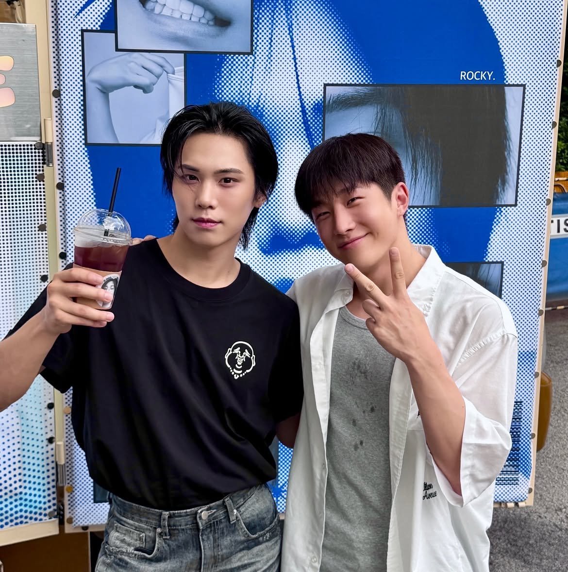 jinjinturtle's tweet photo. 📸 | Actualización en la cuenta oficial de #ROCKY en Instagram.
Se tomó una foto con #JINJIN el día de su Fancon en Seúl. 🥹

— También puso "Just Breath" como canción de fondo. Nuestro JinRock~~

📎:https://t.co/57AuAqkdkP

#라키 #진진 @JINJIN_offcl @p_rockyent https://t.co/bnFRbjAW61