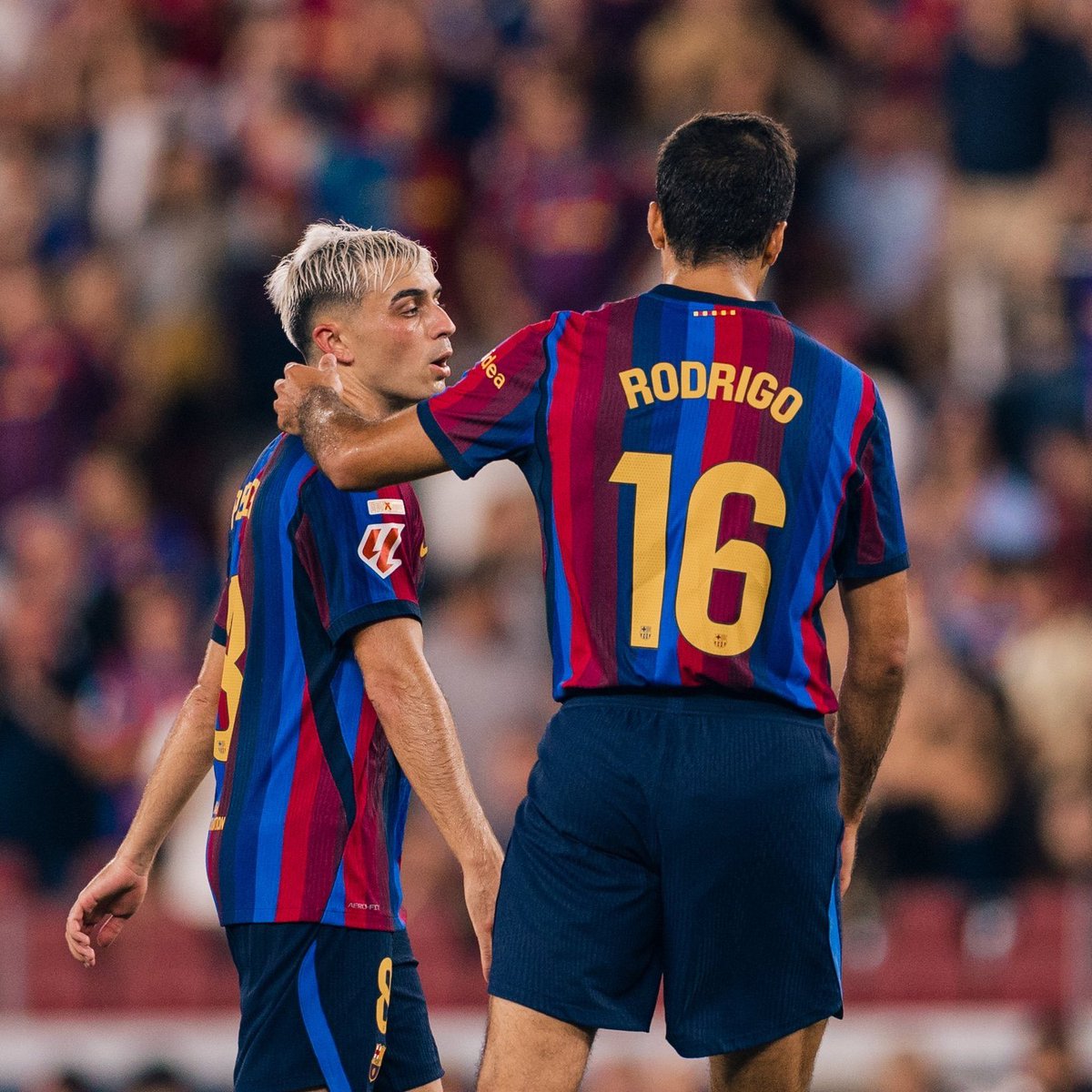 TouchlineX's tweet photo. • Reporter. "It was previously said that playing alongside Rodri didn't work out for you..." 

🚨🗣️ Pedri: "Yes, yes it's ALWAYS said that we haven't succeeded together, but the truth is that playing alongside Rodri is very comfortable for me."

"He's a player who recovers a lot of balls and rarely loses possession." 

"I think we will do well, and with more matches under our belt, we'll develop even more in this aspect... It will be TOP."