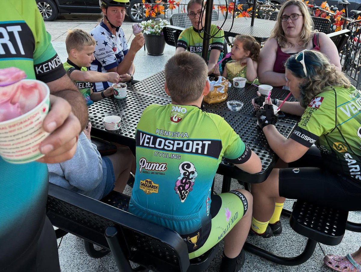 MelidaBontbn's tweet photo. Annual family ice cream ride! Thank you Scoops Ice Cream Kenosha for the tasty treats! https://t.co/7smG2bH7EZ