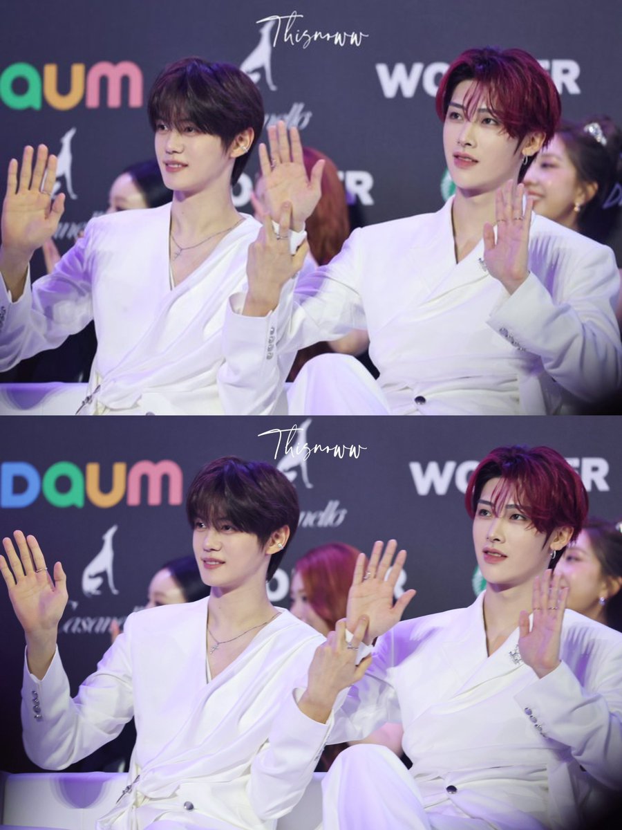 ttalgiily's tweet photo. the gentlest support system! gyub literally holding rik’s wrist to wave together, they’re so clingy with each other so cute~ 😚 https://t.co/CReQu8u3X0
