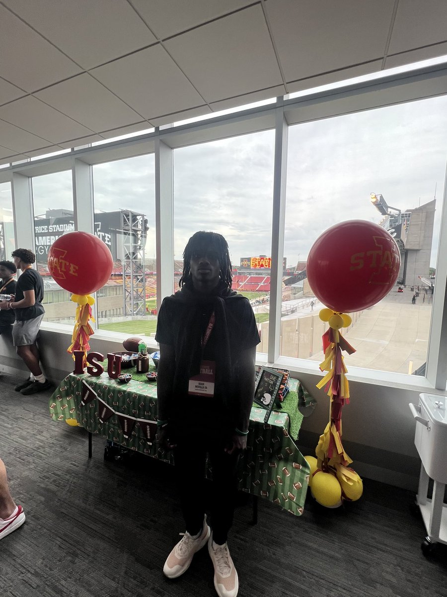 Sean_Nevillsjr's tweet photo. 🚨After a visit to Ames I’m excited to announce I received a scholarship offer to @CycloneFB! Thanks to the coaches for an amazing weekend &amp; congrats on the win ❤️💛🌪️
@ISURogers3 @Coach_Roehl @CoachHeck_ @Coach_Perkins @CoachAHarrell11 @JPRockMO @On3 @MidMoRecruiting https://t.co/hdoNQDpLfQ